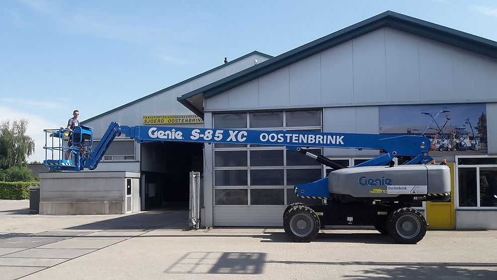Eerste Genie® S®-85 XC™ gieklift in de Benelux