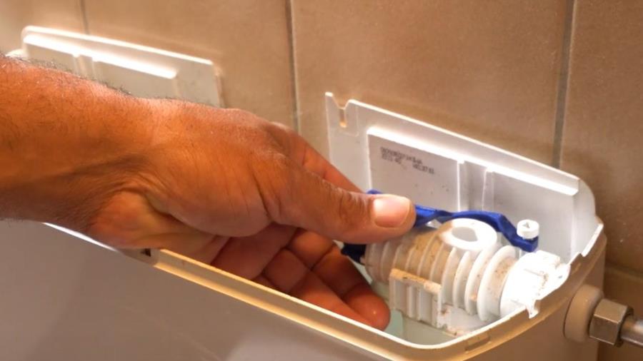 Hoe herstel je een doorlopend toilet?