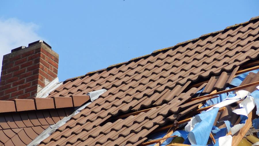Hoe vermijd je stormschade aan een dak?