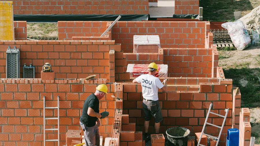 Fors meer werknemers en zelfstandigen in de bouw