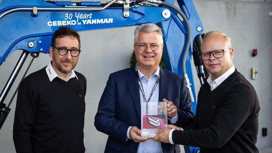 CEBEKO en Yanmar vieren 30 jaar samenwerking
