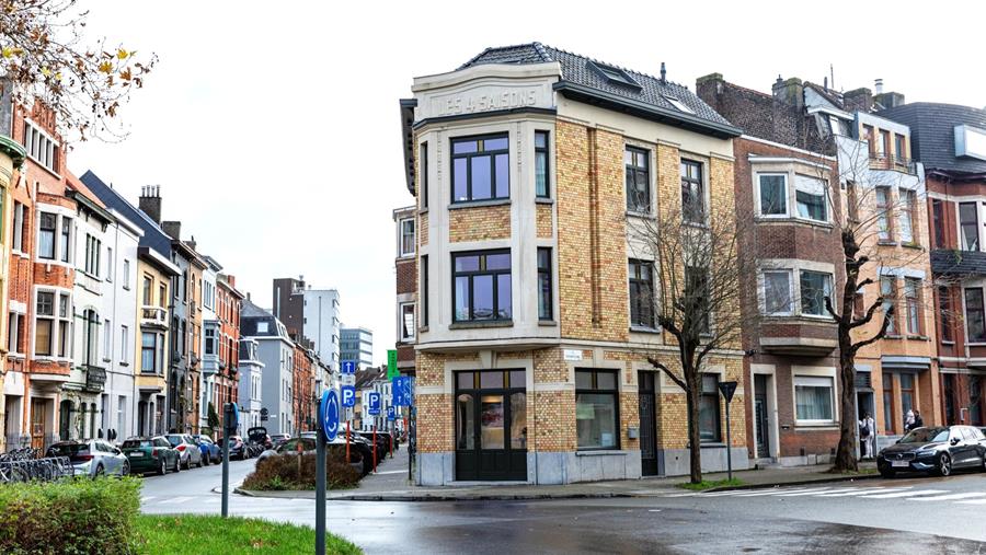 WOW Architecten transformeert historisch hoekpand in Gent tot 'LES 4 SAISONS'