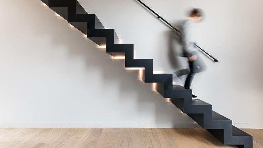 Un escalier en metal bien droit grâce à un soudage de qualité