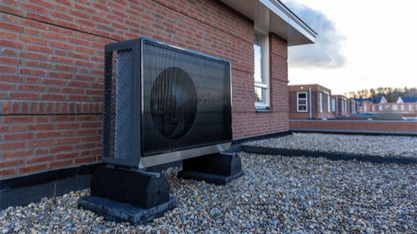 Amber : une pompe à chaleur monobloc compacte qui libère de l’espace intérieur